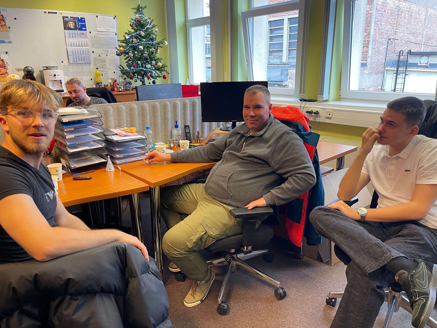 The Menet-Trend team in the office