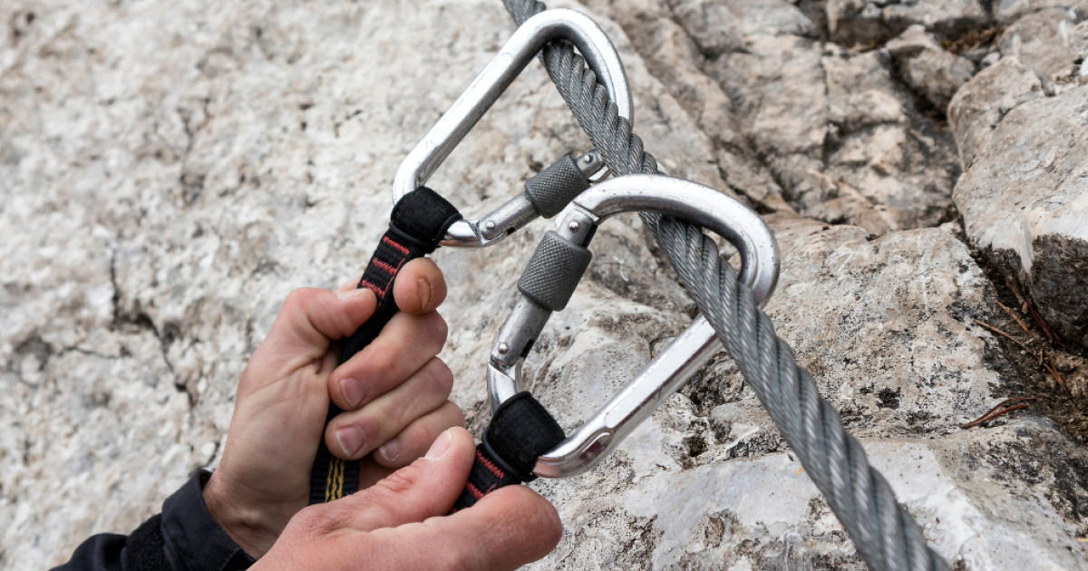 Clipping in carabiners