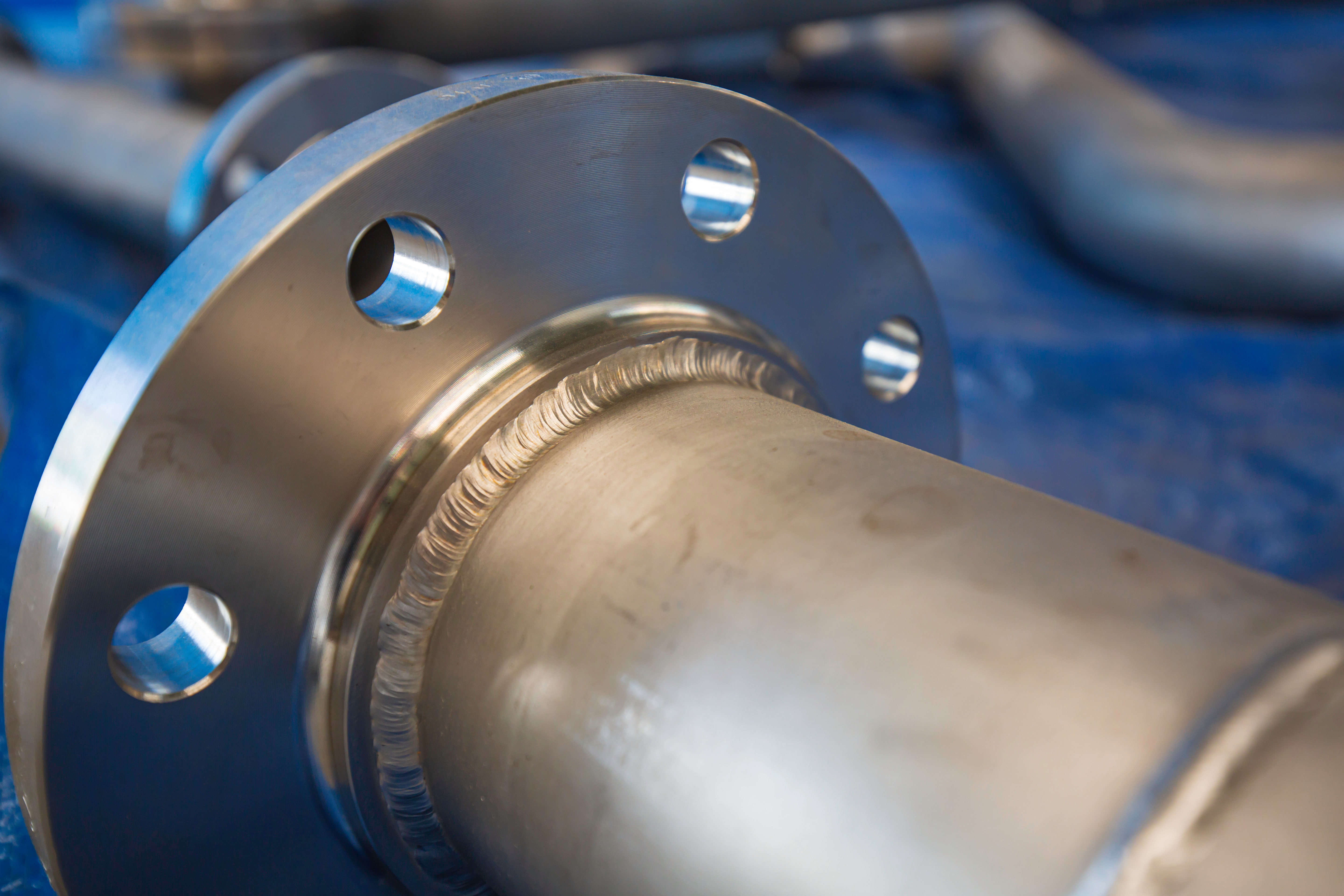 Acid-resistant flanged pipe joint in the pump system