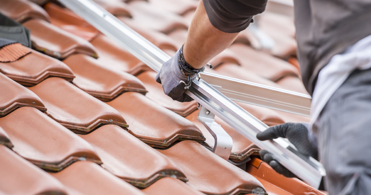 Installing solar collectors and solar panels by replacing the factory mounting frame